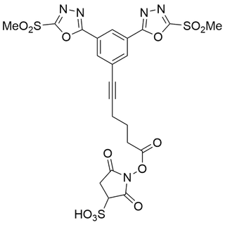 ((6-(3,5-bis(5-(methylsulfonyl)-1,3,4-oxadiazol-2-yl)phenyl)hex-5-ynoyl)oxy)-Sulfo-NHS